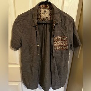 Men’s lightweight dress or casual shirt